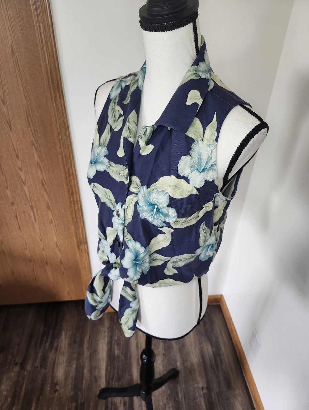 Tommy Bahama Navy Tropical Floral Tie Front Silk Sleeveless Shirt - Picture 3 of 6